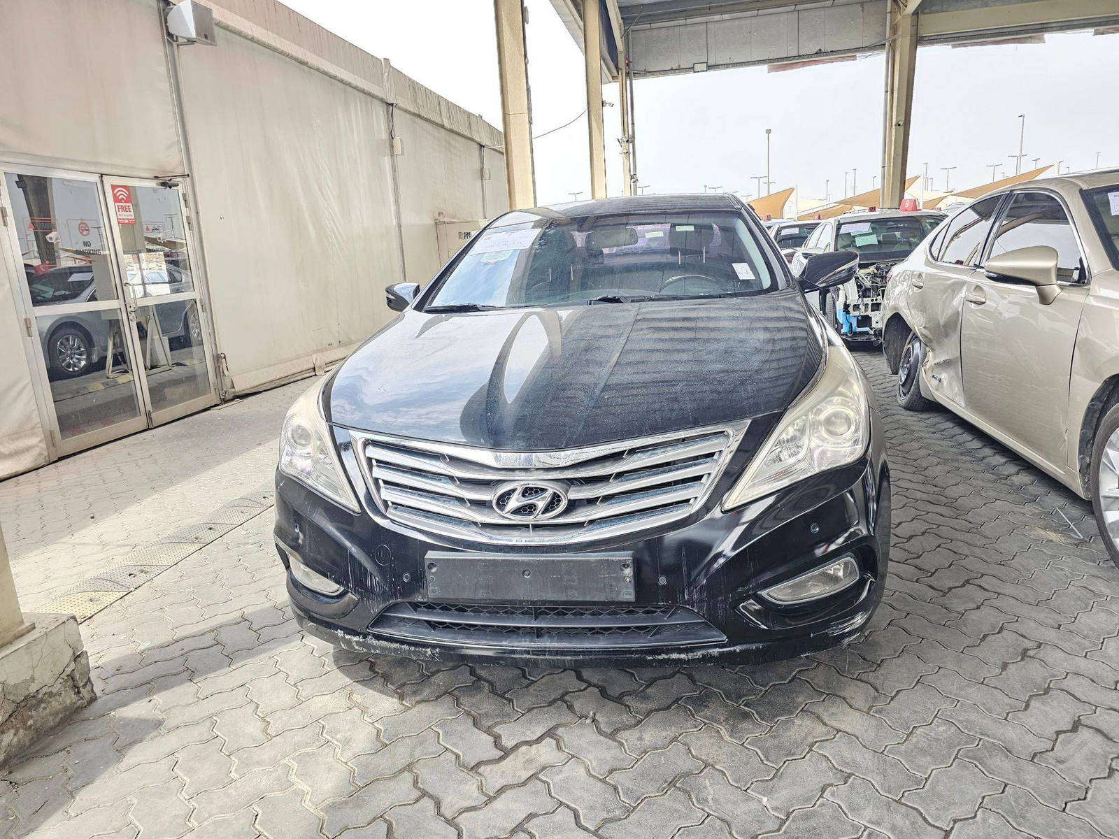 2012 HYUNDAI GRANDEUR — 227017 KM — Lot 190535 — Souq - Marhaba Auctions Used Cars - Image 3