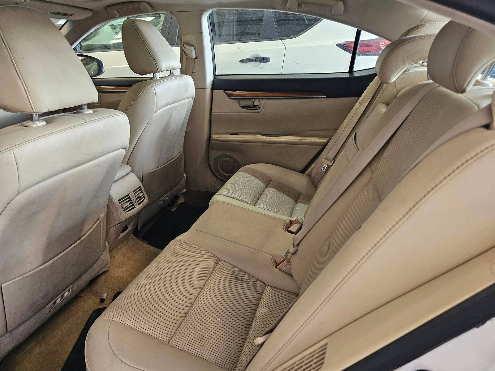 2015 LEXUS ES 300H — 206250 Miles — Lot 81677915 — Souq - Marhaba Auctions Used Cars - Image 9