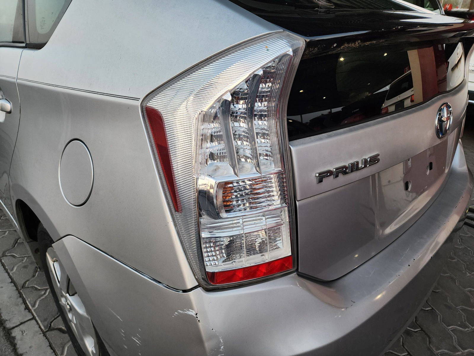 2010 TOYOTA PRIUS — 230000 Miles — Lot 39214059 — Souq - Marhaba Auctions Used Cars - Image 8