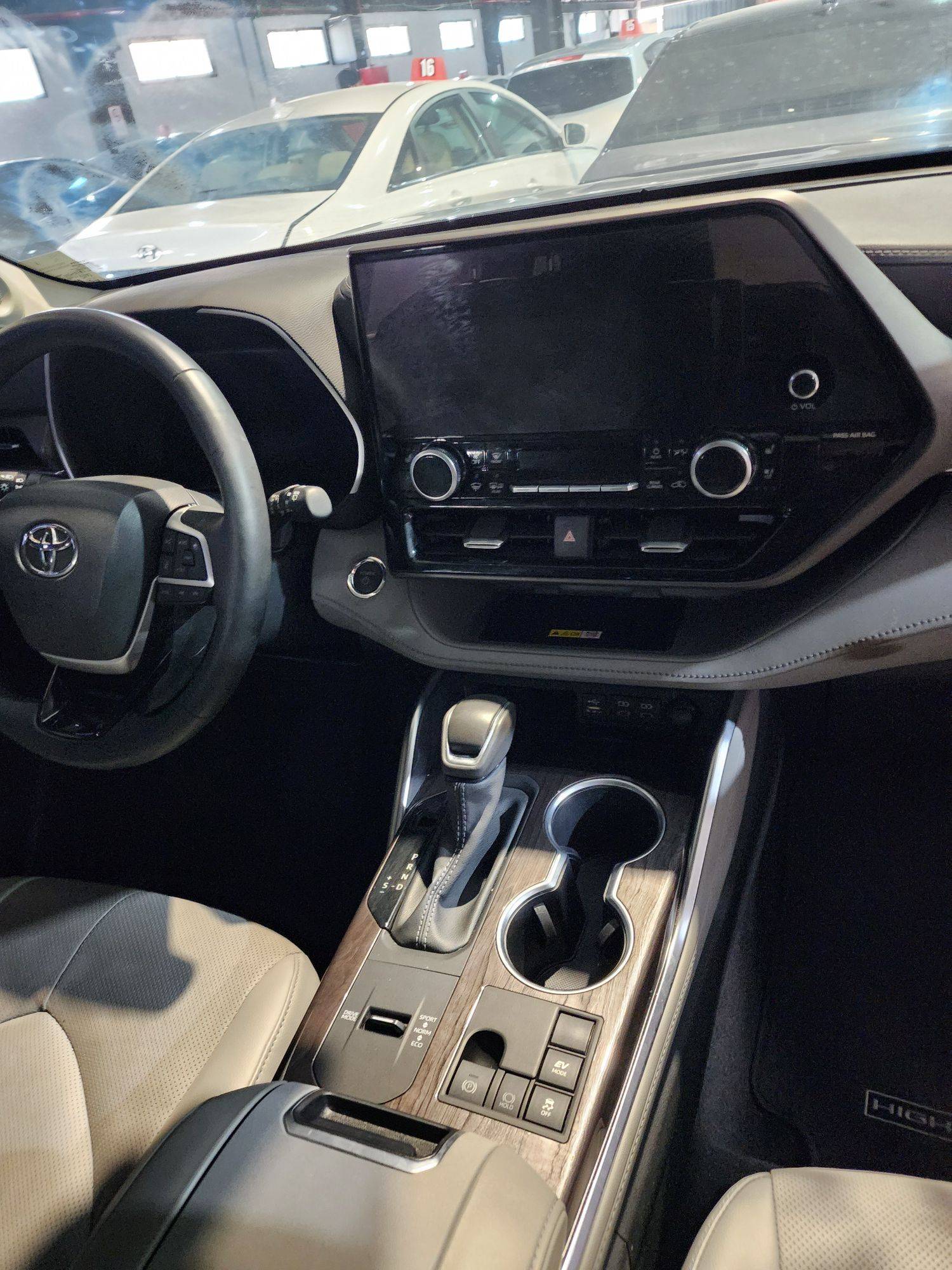 2023 TOYOTA HIGHLANDER — 11021 Miles — Lot 69798993 — Main - Marhaba Auctions Used Cars - Image 9