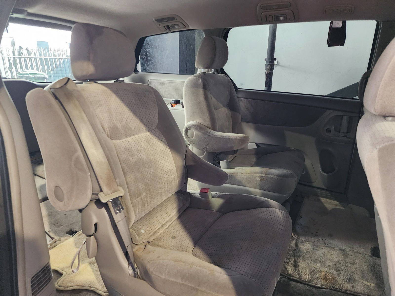 2006 TOYOTA SIENNA — 172051 Miles — Lot 77083304 — Al Quoz - Marhaba Auctions Used Cars - Image 7