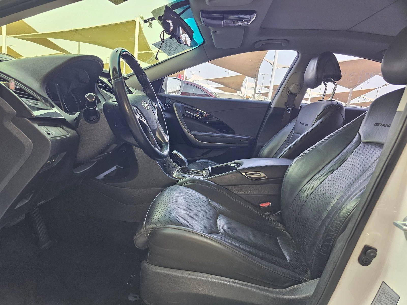 2012 HYUNDAI GRANDEUR — 219526 KM — Lot CA218125 — Souq - Marhaba Auctions Used Cars - Image 9