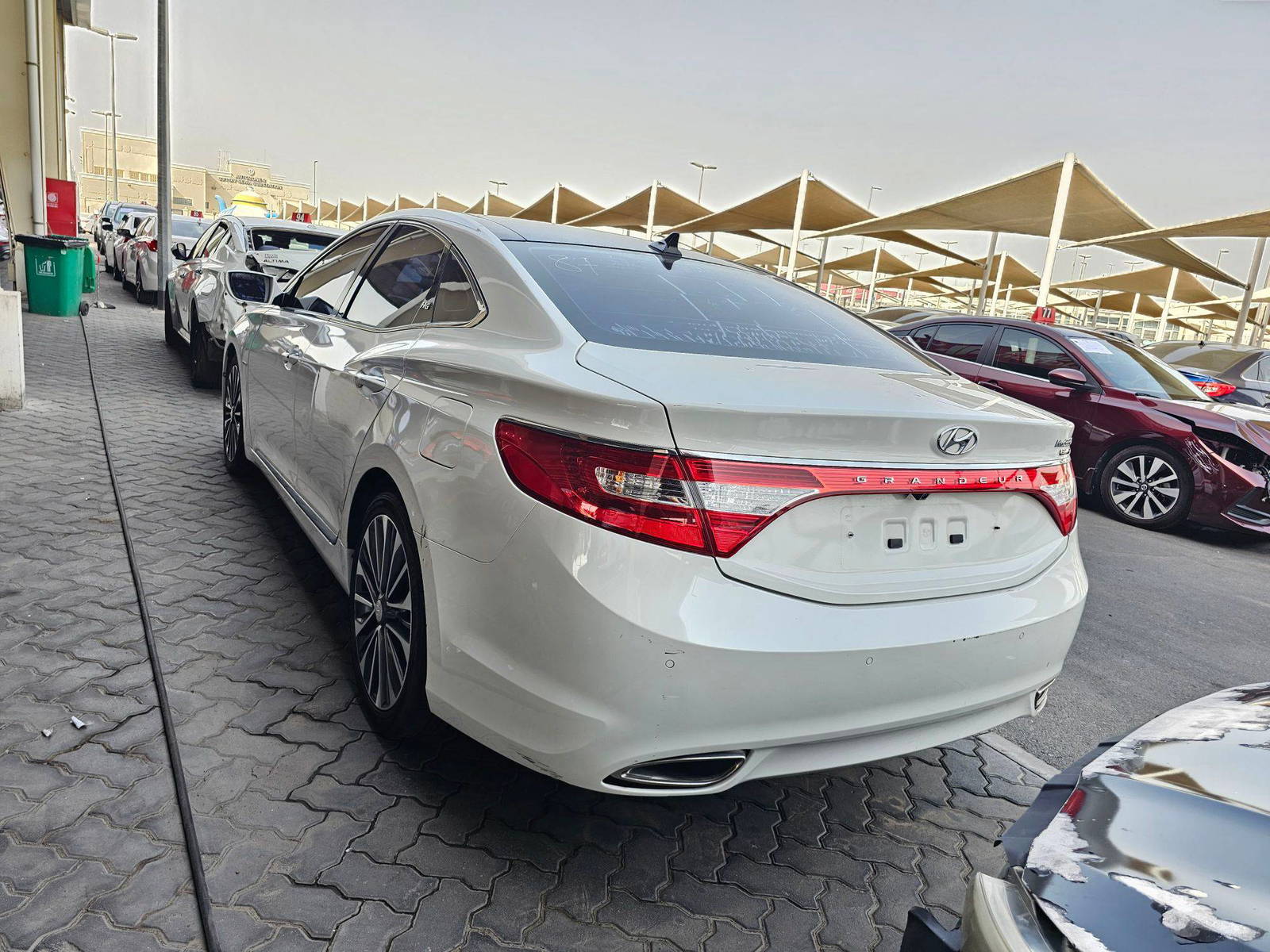 2012 HYUNDAI GRANDEUR — 219526 KM — Lot CA218125 — Souq - Marhaba Auctions Used Cars - Image 4