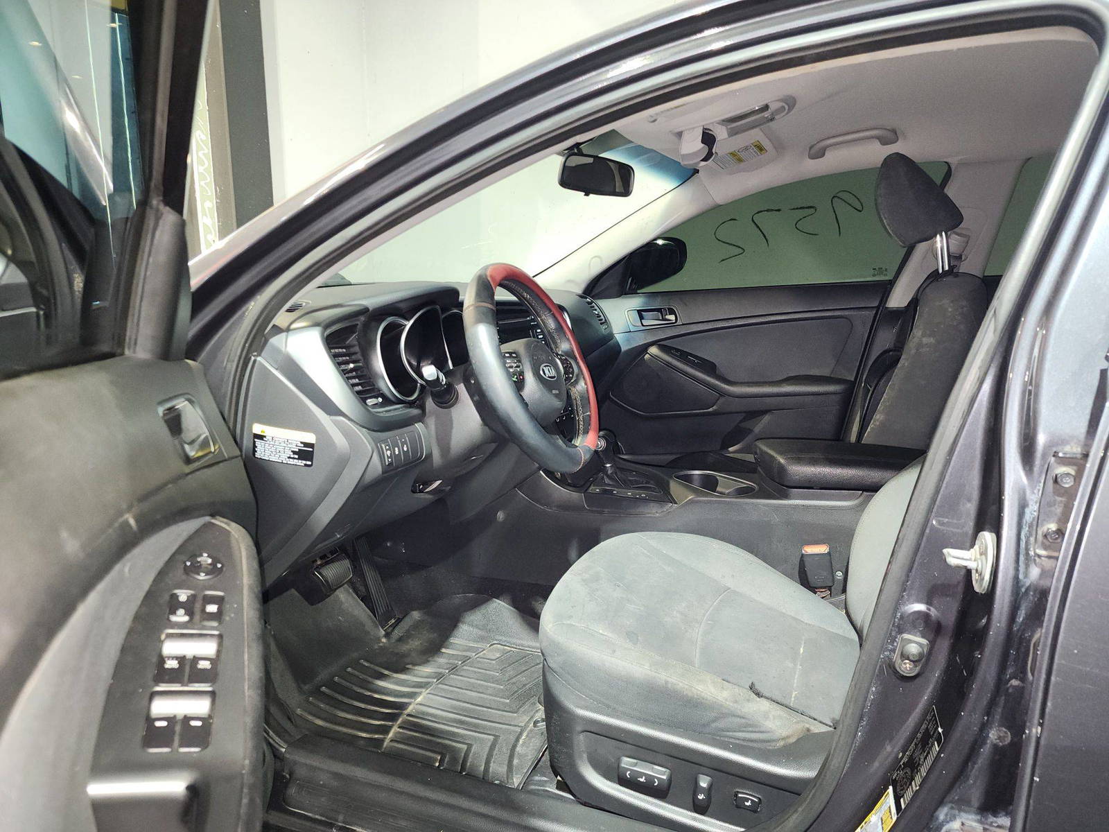 2015 KIA OPTIMA — 160843 KM — Lot 58002 — Al Quoz - Marhaba Auctions Used Cars - Image 9