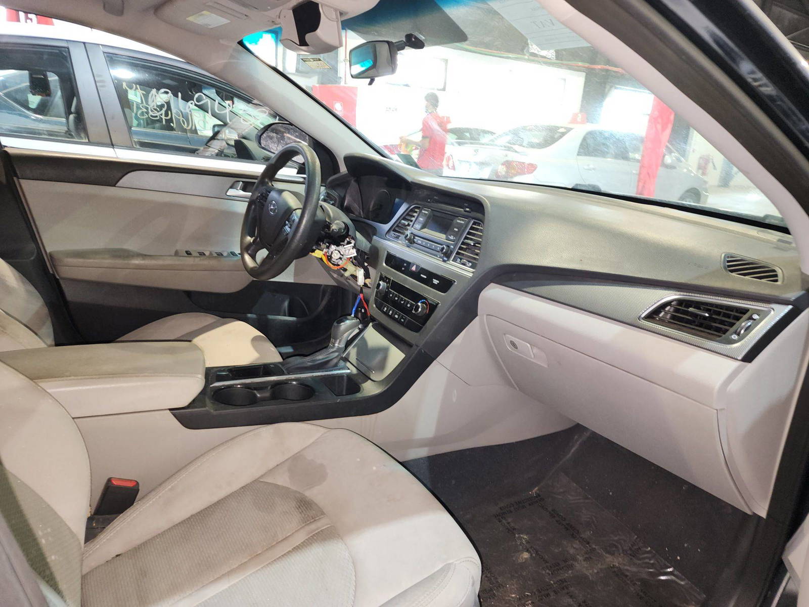 2015 HYUNDAI SONATA — 139155 Miles — Lot 60254784 — Al Quoz - Marhaba Auctions Used Cars - Image 9