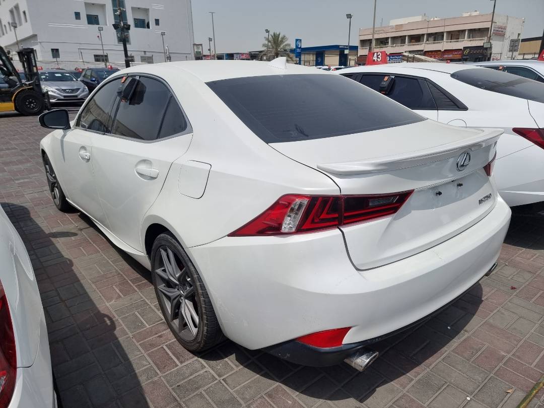 2014 LEXUS IS 250 — 174709 KM — Lot 215478 — Ind. 12 - Marhaba Auctions Used Cars - Image 4