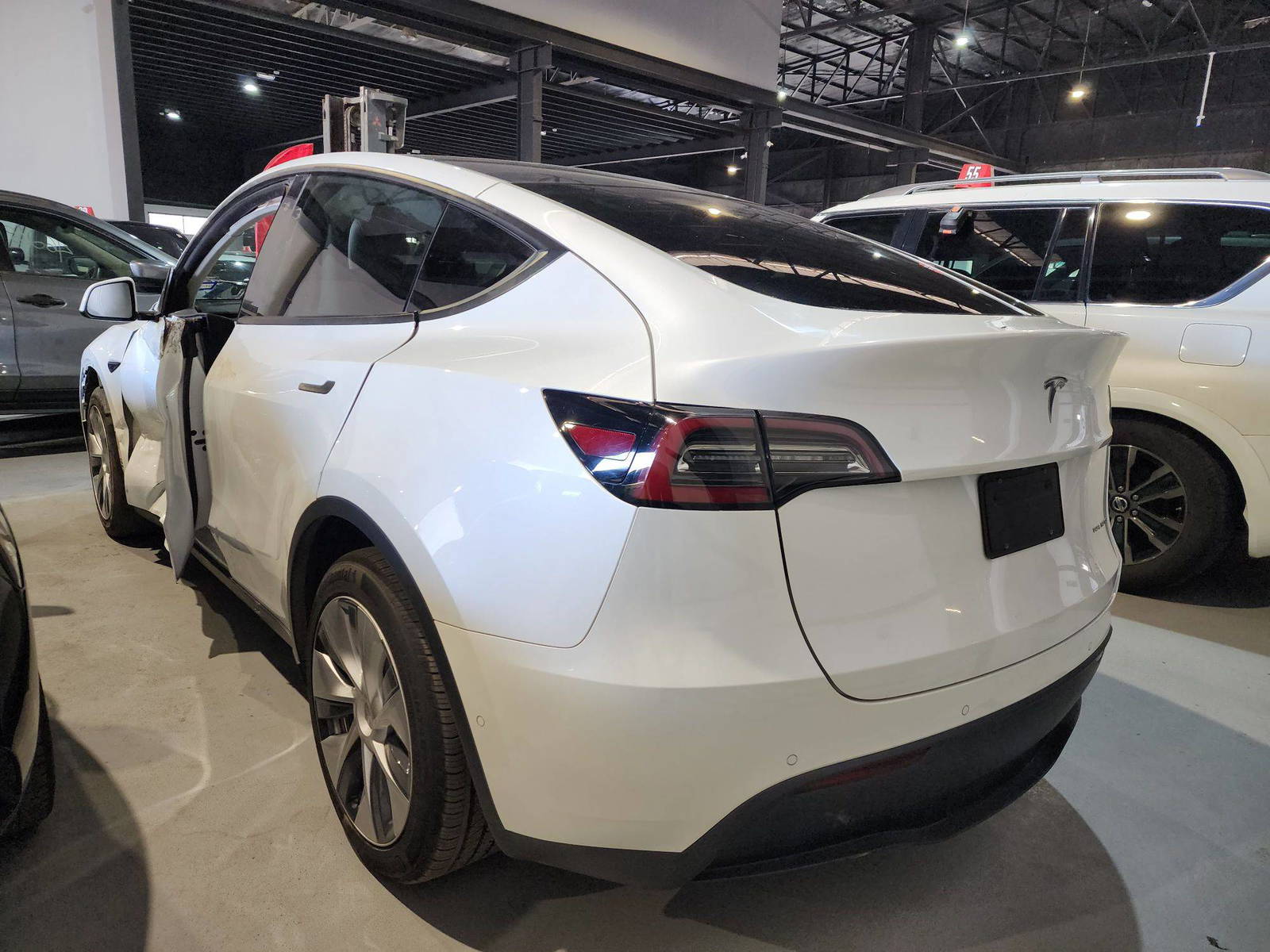 2020 TESLA MODEL Y — 84327 Miles — Lot 27403 — Al Quoz - Marhaba Auctions Used Cars - Image 4