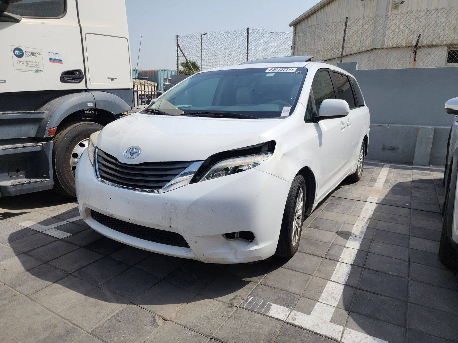 2012 TOYOTA SIENNA — 233153 Miles — Lot C6CS227925 — Al Quoz - Marhaba Auctions Used Cars - Image 5