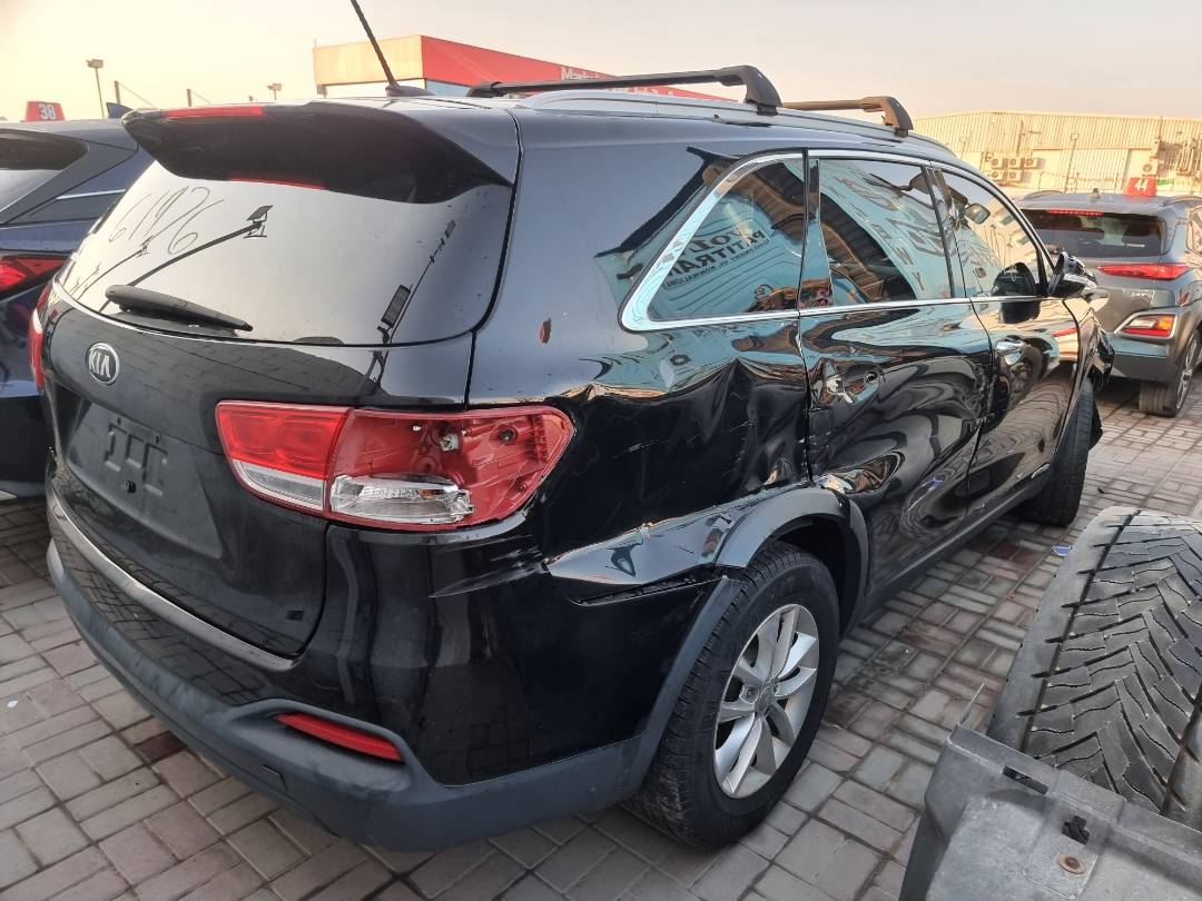 2017 KIA SORENTO — 146279 Miles — Lot 215487 — Souq - Marhaba Auctions Used Cars - Image 4