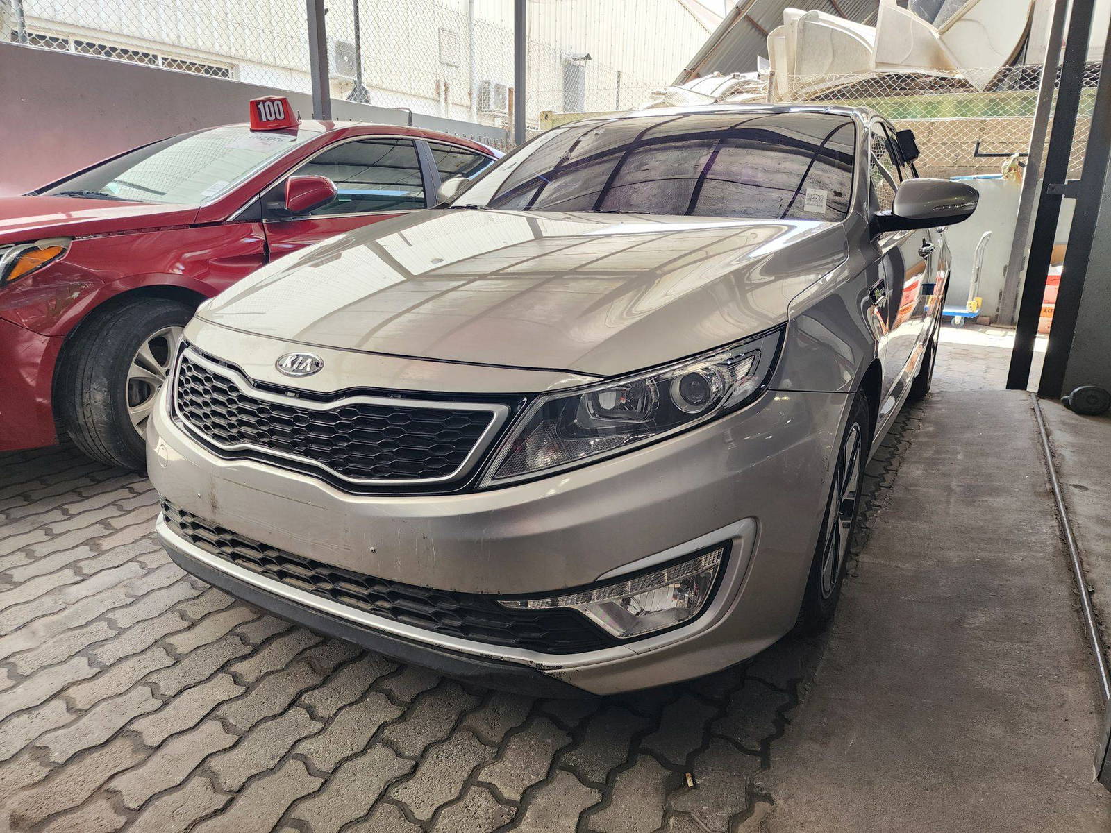 2012 KIA K5 — 231249 KM — Lot 004035 — Souq - Marhaba Auctions Used Cars - Image 4