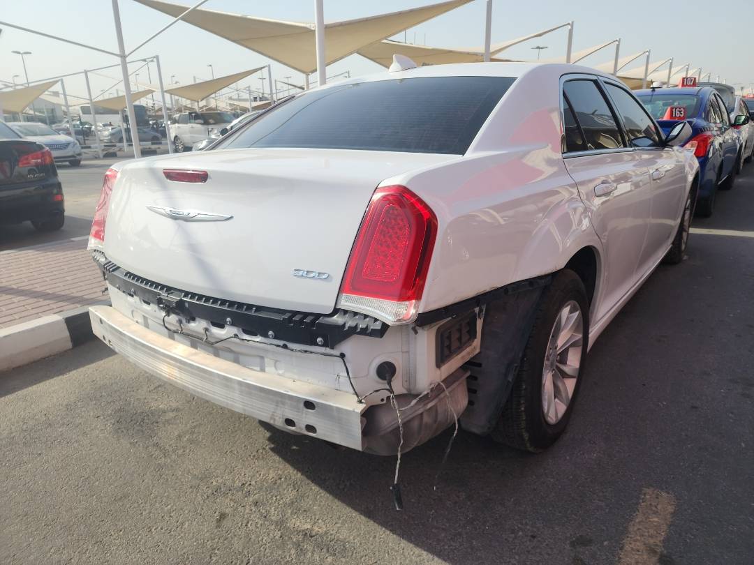 2018 CHRYSLER 300 — 93352 Miles — Lot 36801194 - Marhaba Auctions Used Cars - Image 8