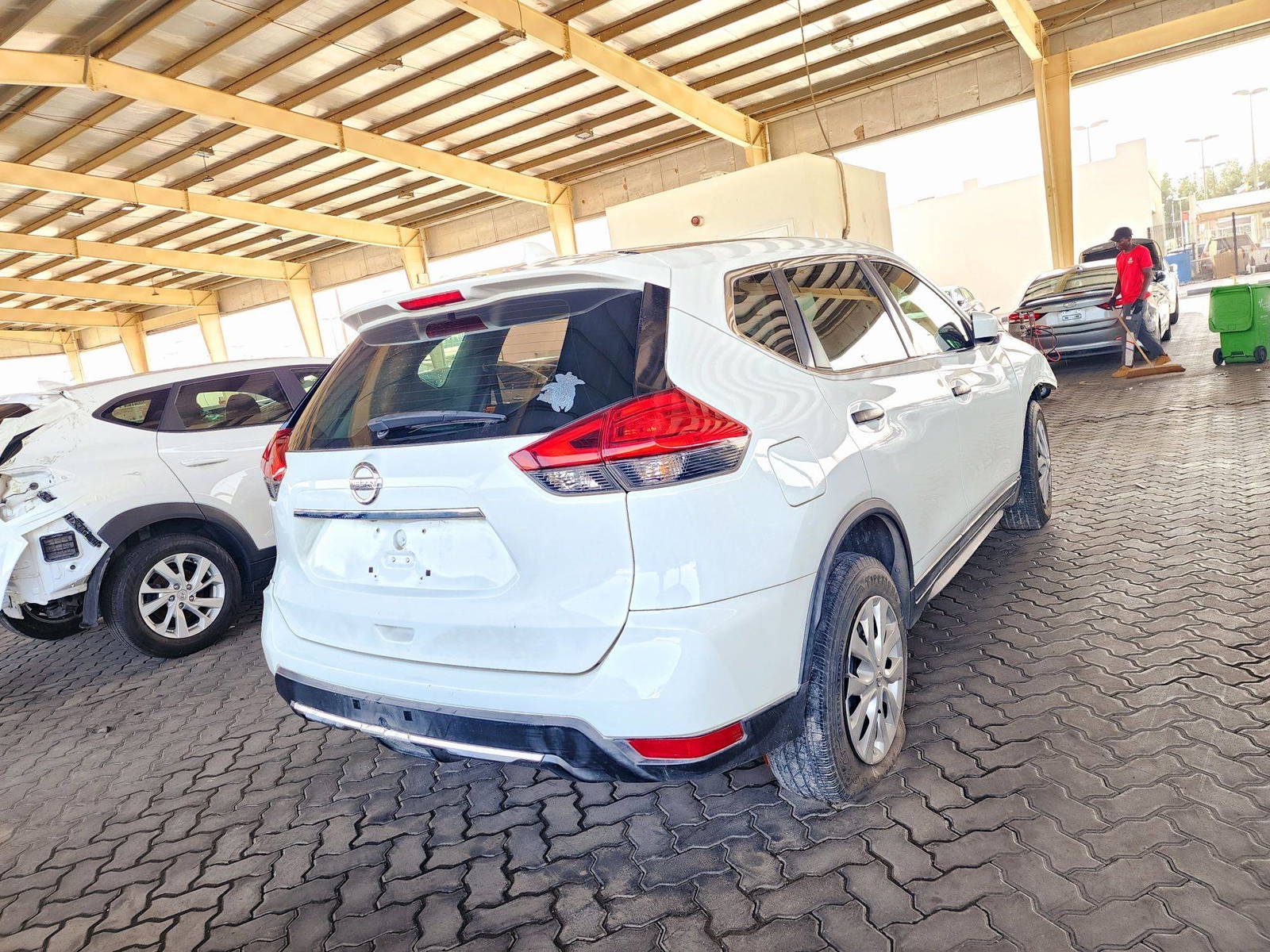 2017 NISSAN ROGUE — 142177 Miles — Lot MT0HP549485 — Souq - Marhaba Auctions Used Cars - Image 3