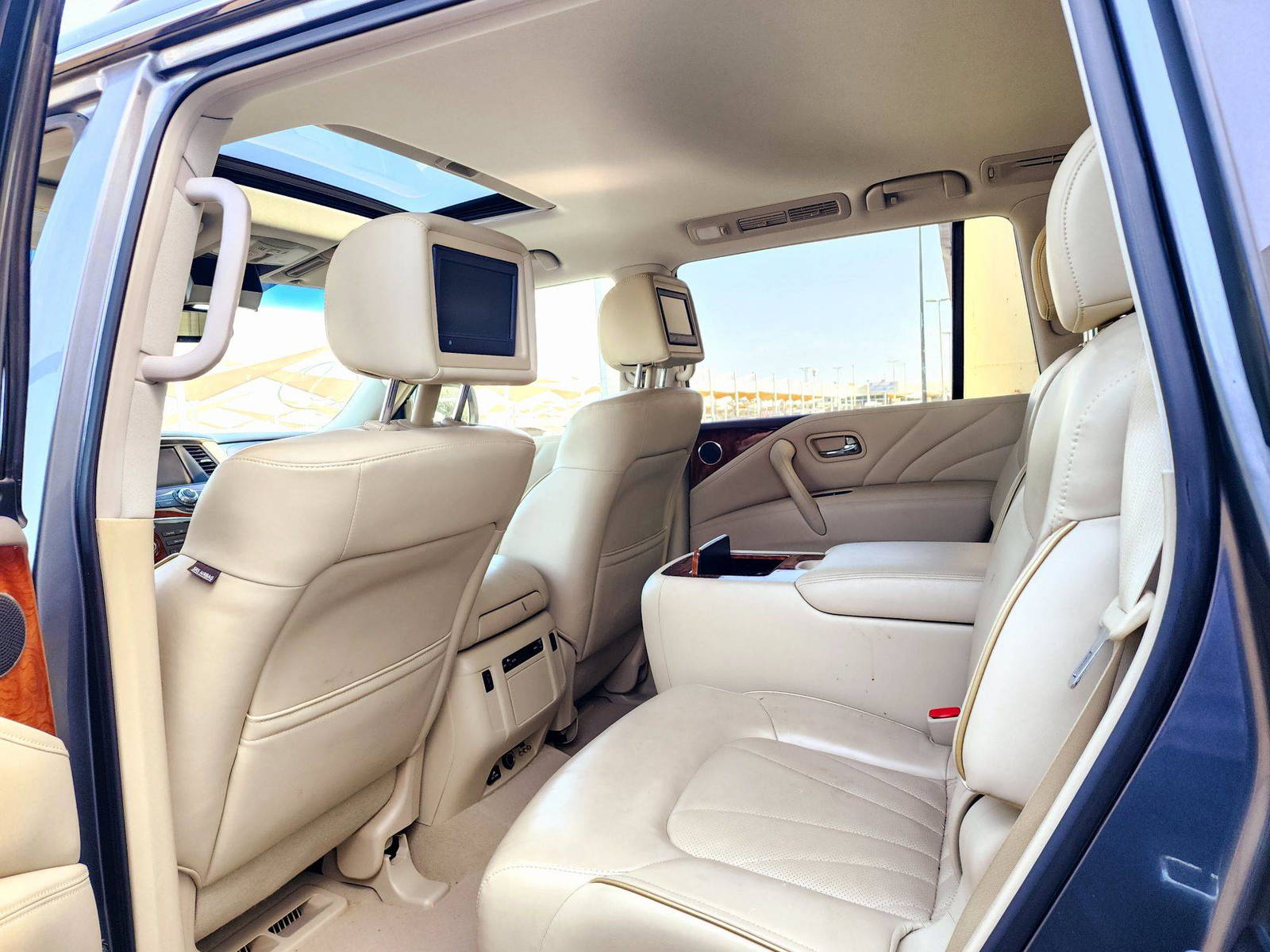 2015 INFINITI QX80 — 154333 Miles — Lot 65805134 — Souq - Marhaba Auctions Used Cars - Image 6