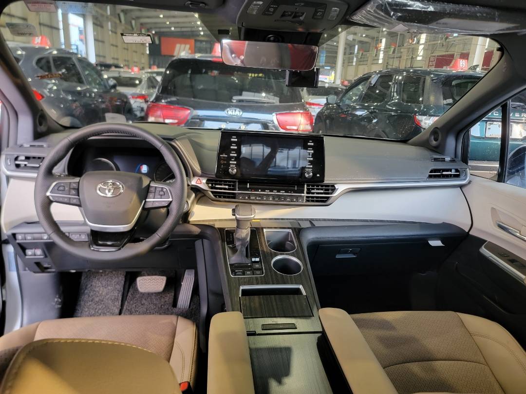 2022 TOYOTA SIENNA — 28608 KM — Lot KEC9NS122718 — Main - Marhaba Auctions Used Cars - Image 7
