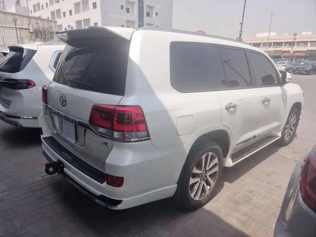 2017 TOYOTA LAND CRUISER — 102356 KM — Lot H4138120 — Ind. 12 - Marhaba Auctions Used Cars - Image 4
