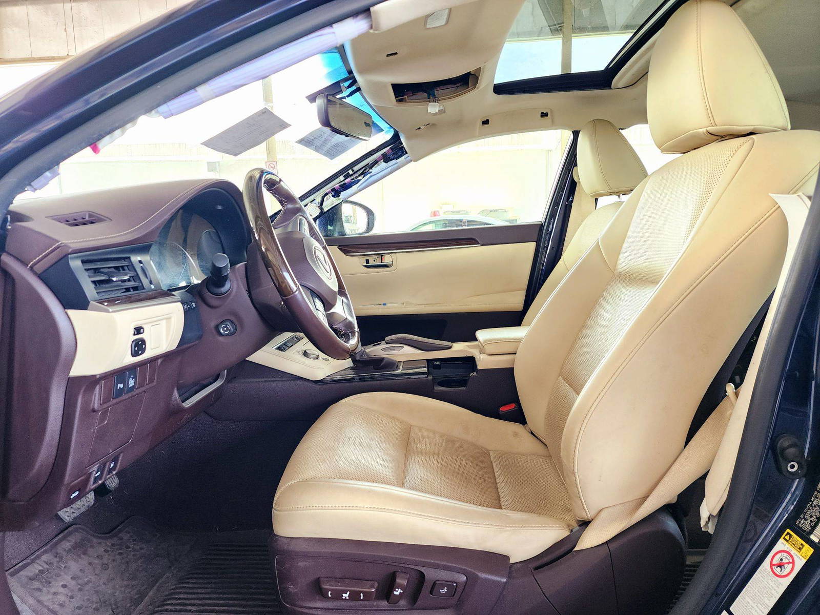 2016 LEXUS ES 350 — 76403 Miles — Lot 2228706 — Souq - Marhaba Auctions Used Cars - Image 9