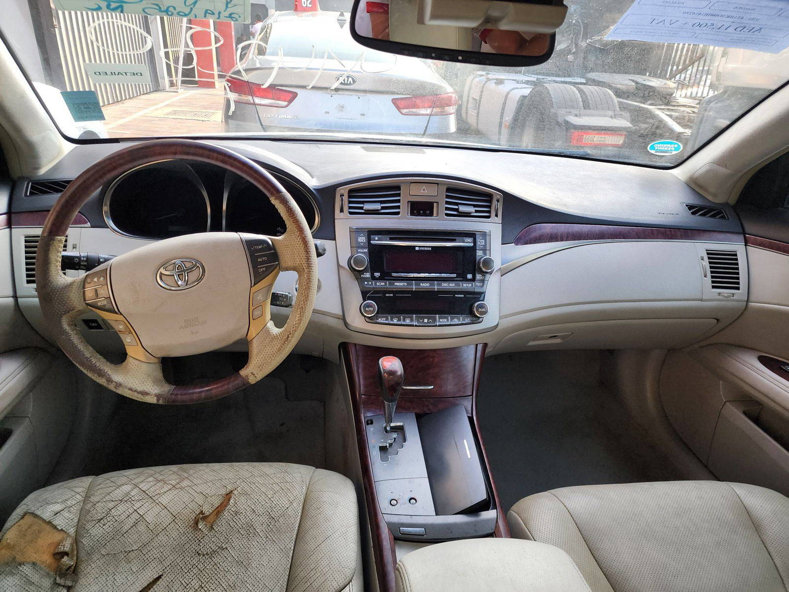 2011 TOYOTA AVALON — 219625 Miles — Lot 14280 — Al Quoz - Marhaba Auctions Used Cars - Image 8