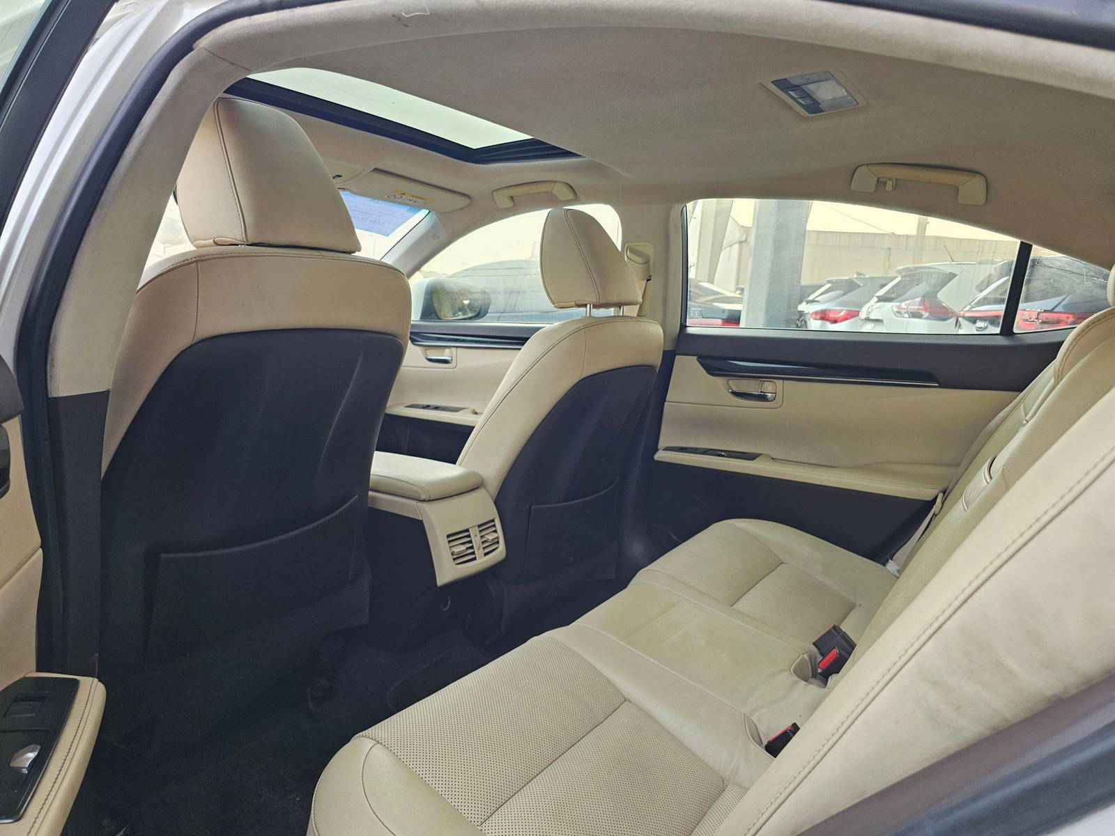 2017 LEXUS ES 350 — 200406 KM — Lot GG3H2253923 — Souq - Marhaba Auctions Used Cars - Image 6