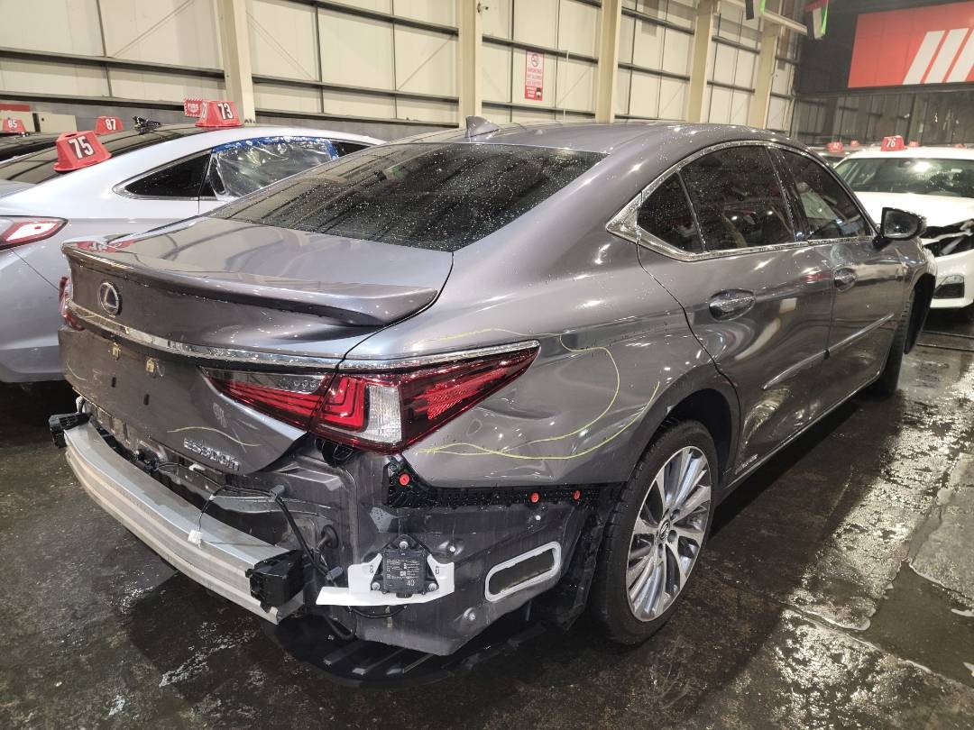 2021 LEXUS ES 300H — 18486 Miles — Lot 37457468 - Marhaba Auctions Used Cars - Image 3
