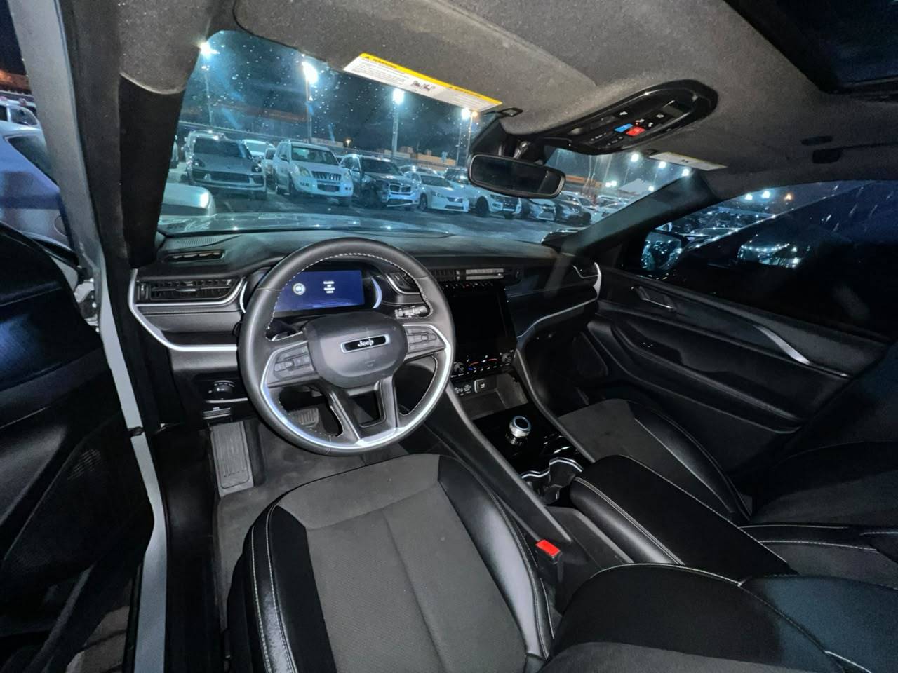 Jeep Grand Cherokee 2024 view 2