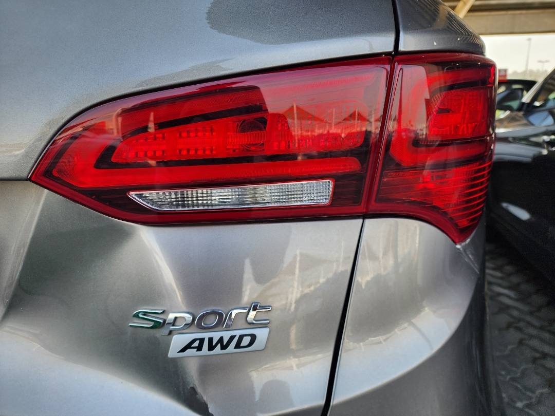 2018 HYUNDAI SANTA FE SPORT — 119080 Miles — Lot 80907393 — Souq - Marhaba Auctions Used Cars - Image 4