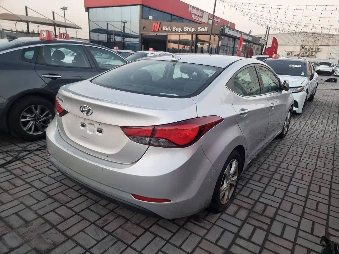 HYUNDAI ELANTRA