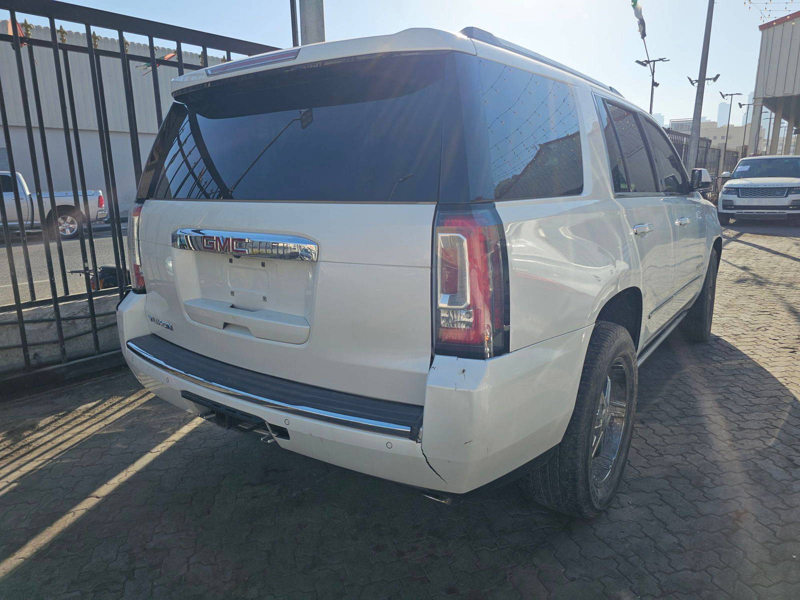 GMC YUKON 2016 - Marhaba Auction Used Cars - Image 11