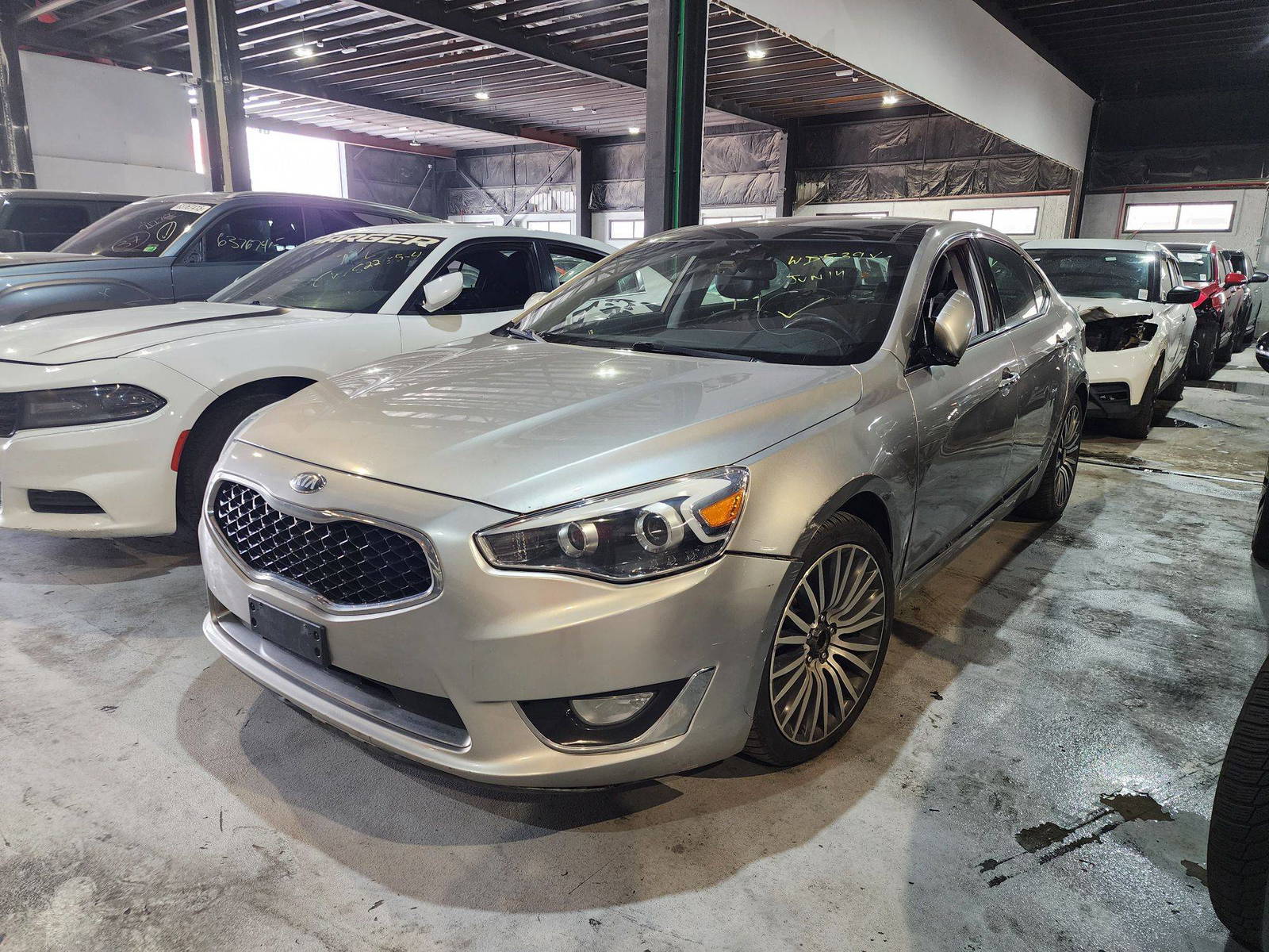 2014 KIA CADENZA — 205916 KM — Lot 40011011 — Al Quoz - Marhaba Auctions Used Cars - Image 3