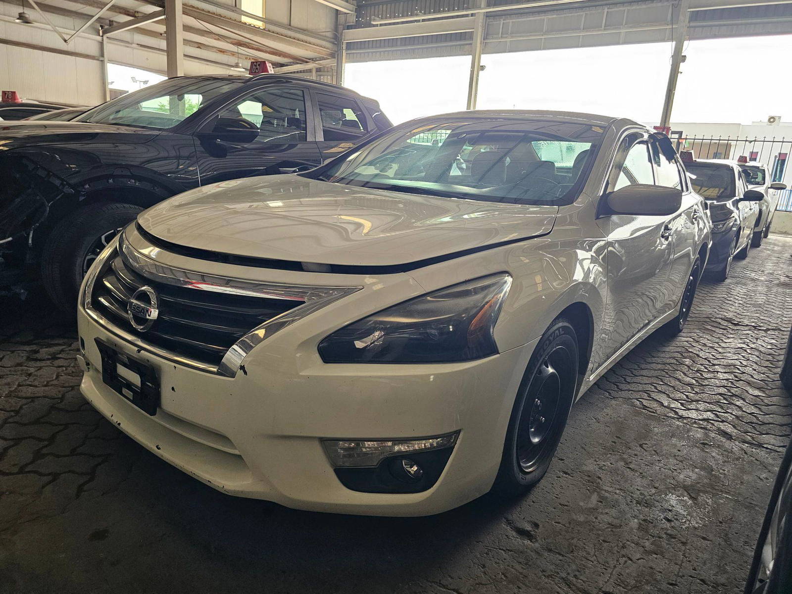 Nissan Altima 2015 view 2