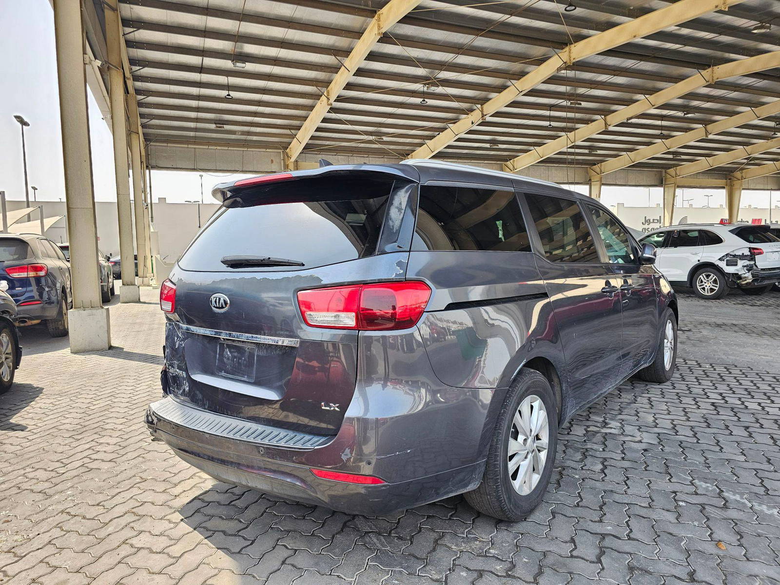 2016 KIA SEDONA — 160510 Miles — Lot 41775895 — Souq - Marhaba Auctions Used Cars - Image 4