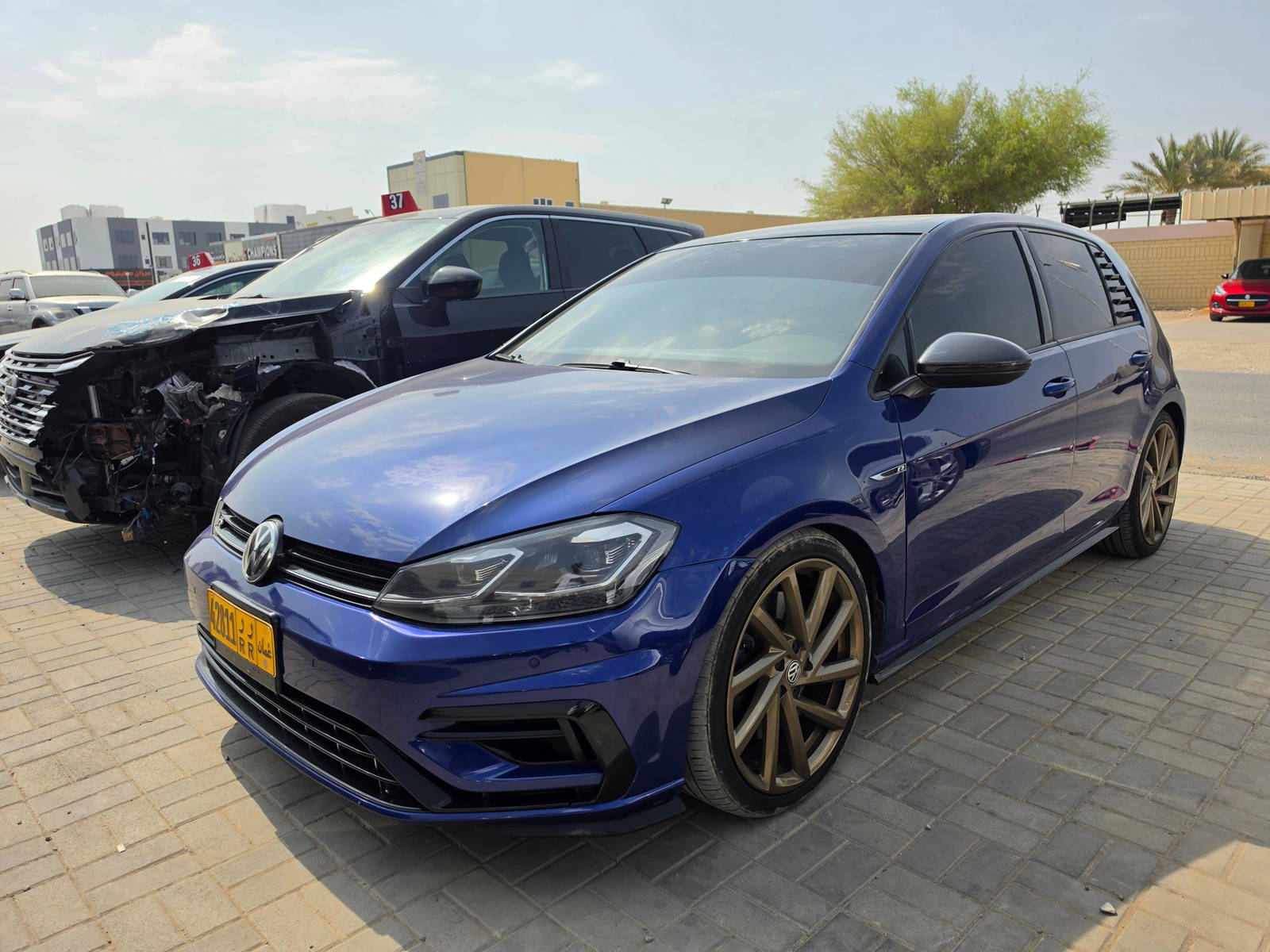 VOLKSWAGEN GOLF TSI 2019 view 2