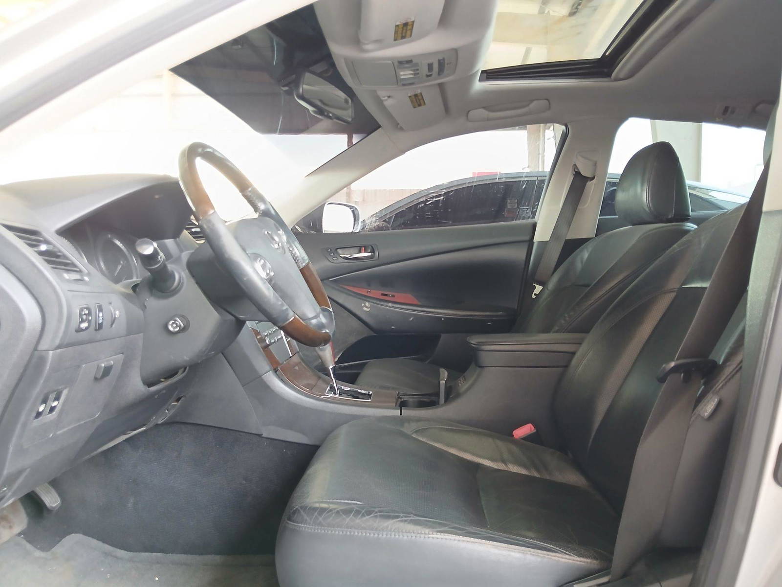 2010 LEXUS ES 350 — 192406 Miles — Lot EG2A2408308 — Souq - Marhaba Auctions Used Cars - Image 9