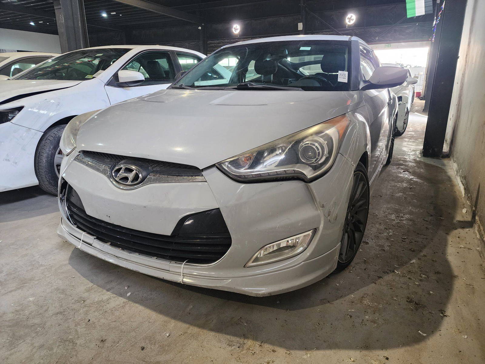 2013 HYUNDAI VELOSTER — 137857 Miles — Lot 80698085 — Al Quoz - Marhaba Auctions Used Cars - Image 4