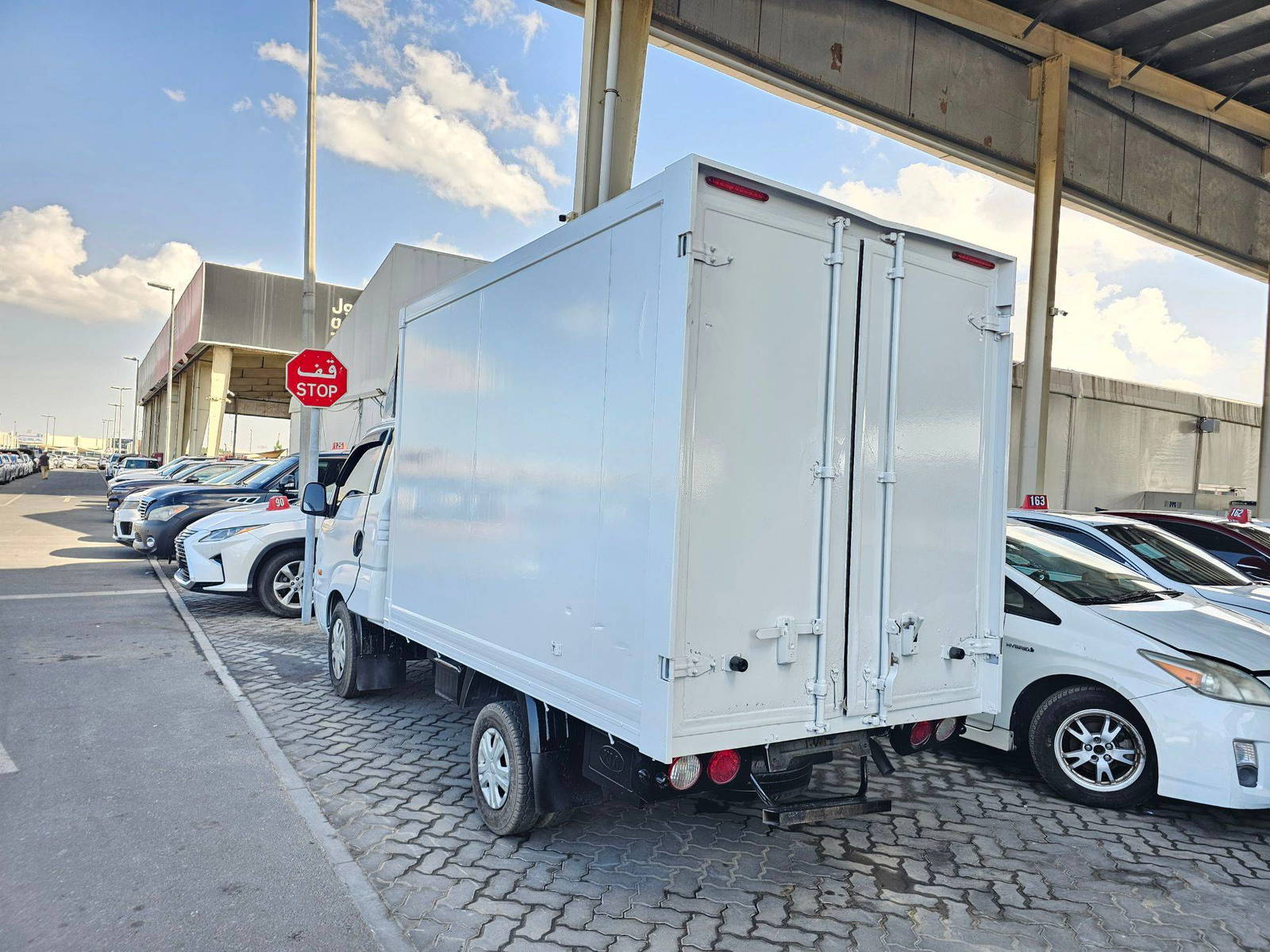 2019 KIA BONGO 3 — 244887 KM — Lot 305587 — Souq - Marhaba Auctions Used Cars - Image 6
