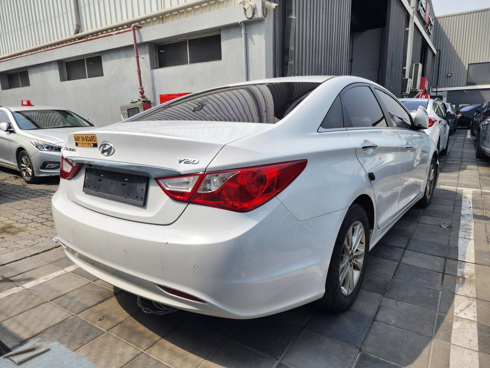2012 HYUNDAI SONATA — 139715 KM — Lot 350764 — Al Quoz - Marhaba Auctions Used Cars - Image 4