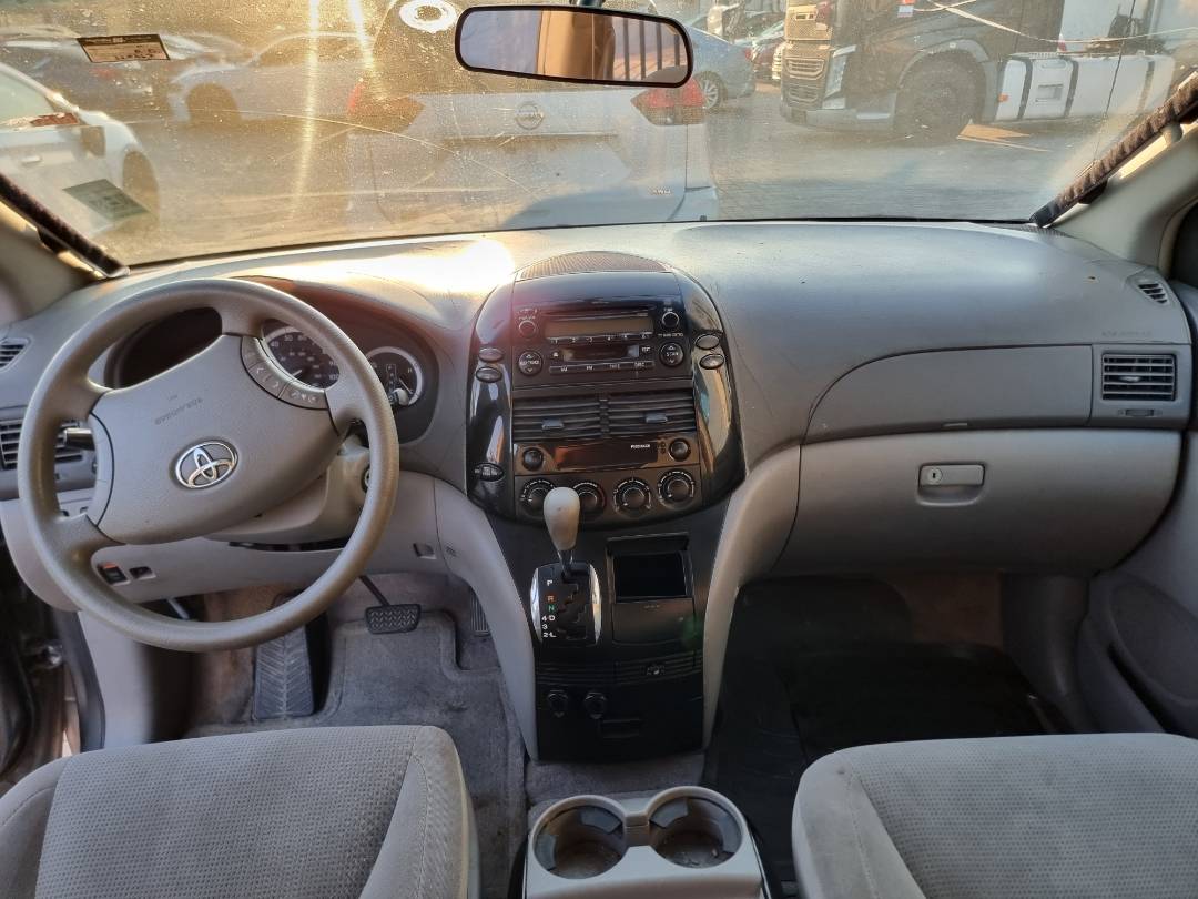 2005 TOYOTA SIENNA — 320667 Miles — Lot 229835 — Souq - Marhaba Auctions Used Cars - Image 8