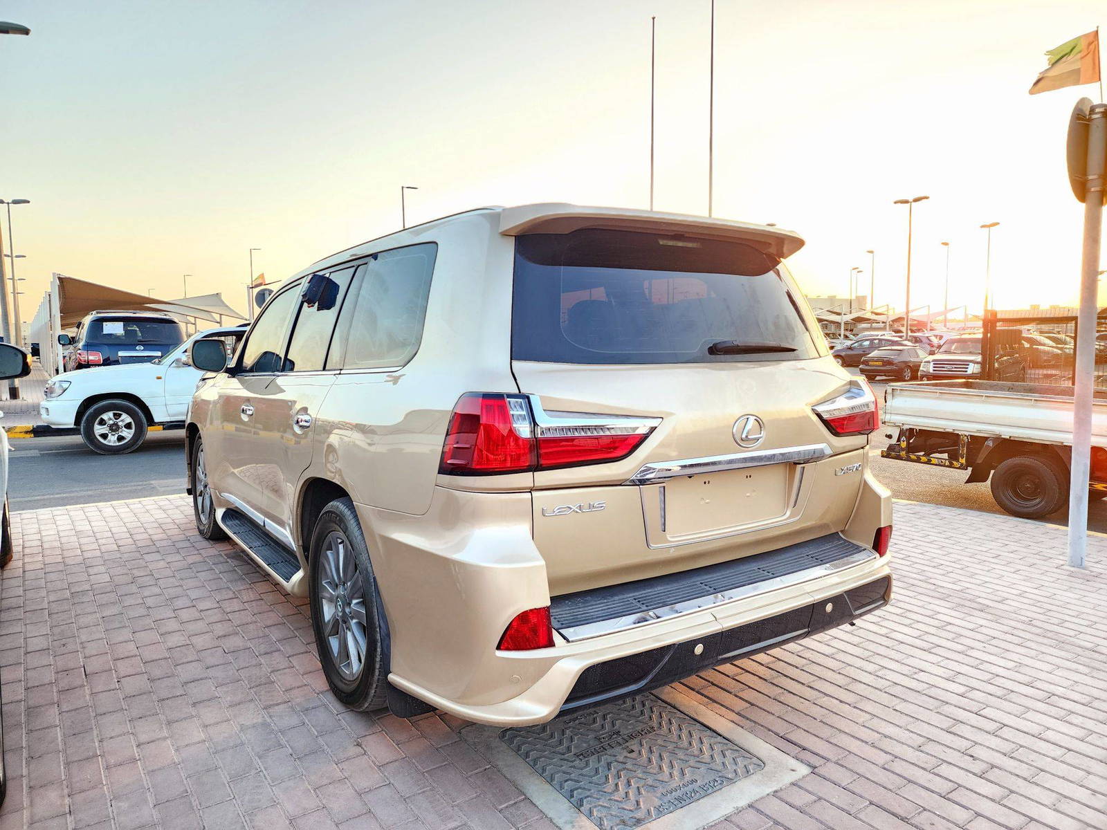 2010 LEXUS LX 570 — 266468 KM — Lot A4040091 — Souq - Marhaba Auctions Used Cars - Image 3