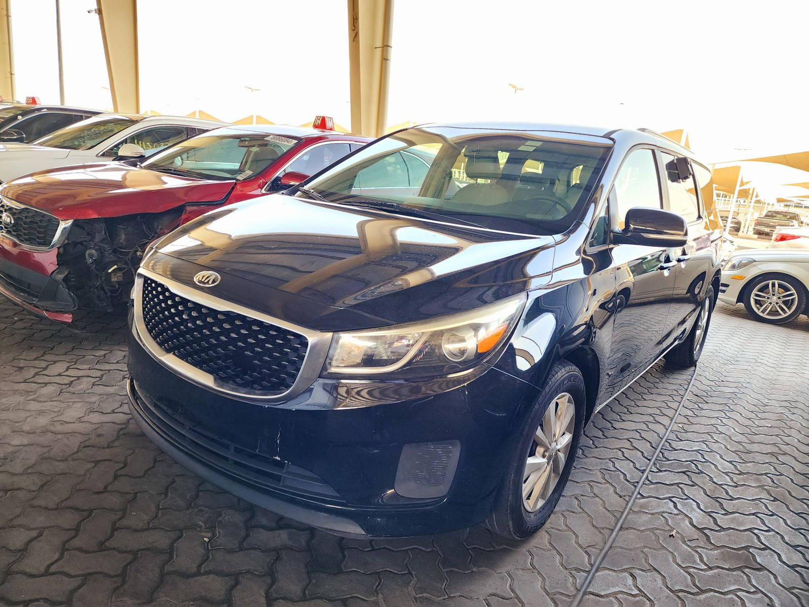 2016 KIA SEDONA — 190699 Miles — Lot G6103331 — Souq - Marhaba Auctions Used Cars - Image 5
