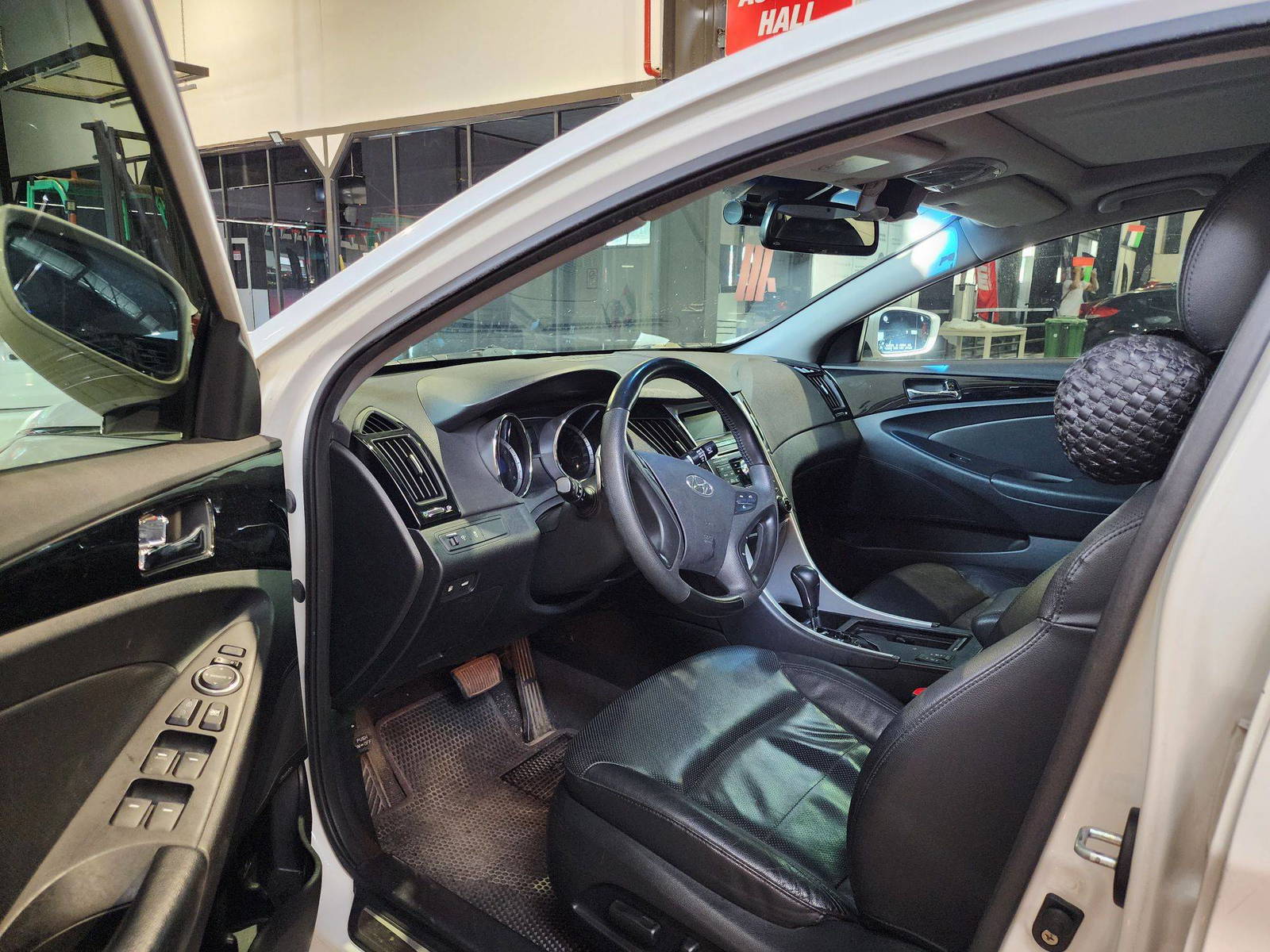 2010 HYUNDAI SONATA — 247081 KM — Lot 065294 — Al Quoz - Marhaba Auctions Used Cars - Image 9