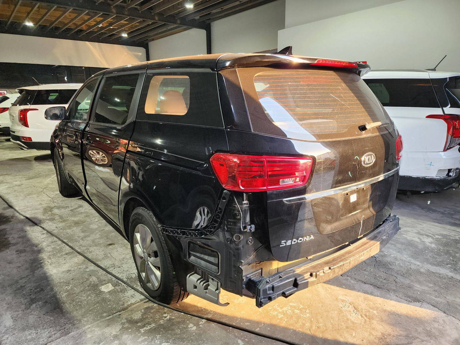 2019 KIA SEDONA — 76847 Miles — Lot 41150477 — UMM RAMOOL - Marhaba Auctions Used Cars - Image 3