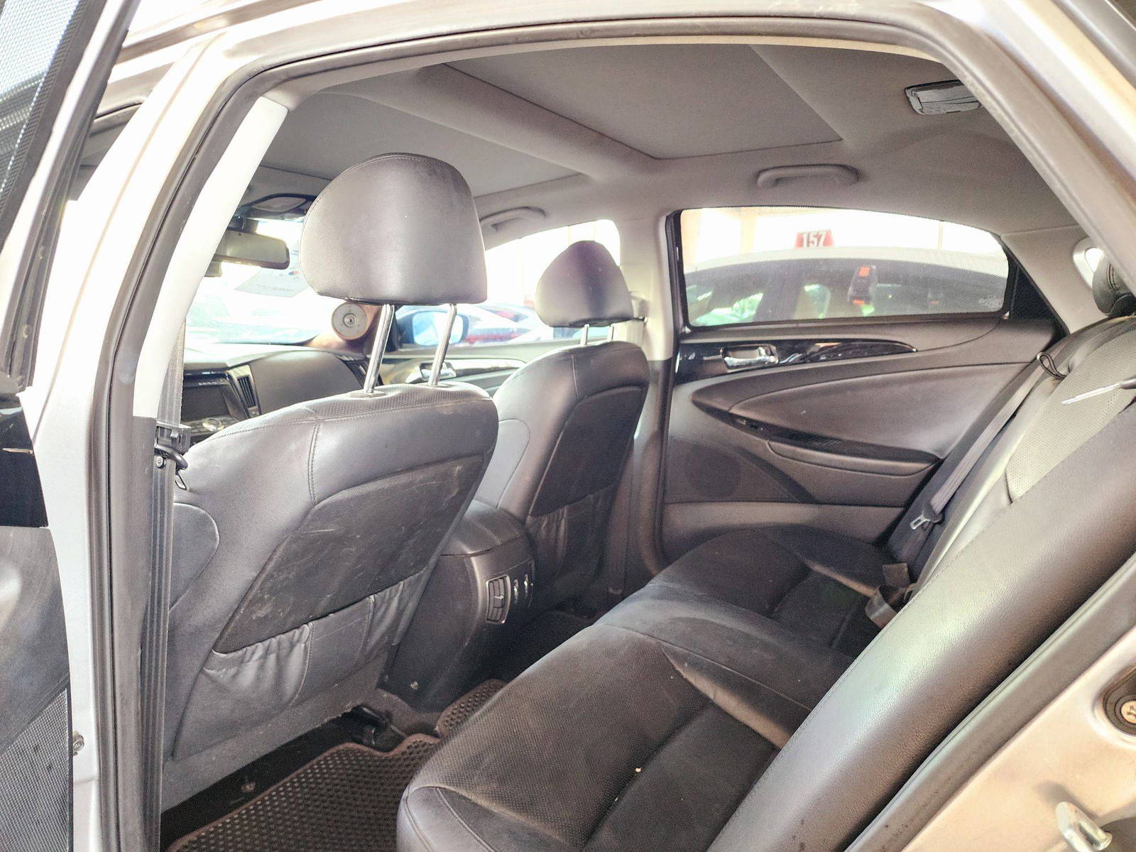 2010 HYUNDAI SONATA — 134181 KM — Lot 034752 — Souq - Marhaba Auctions Used Cars - Image 6
