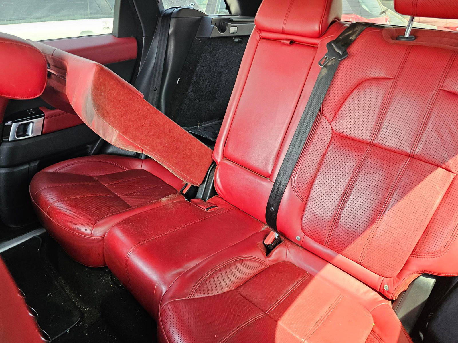 2014 LAND ROVER RANGE ROVER SPORT — 135450 Miles — Lot A370261 — Souq - Marhaba Auctions Used Cars - Image 6