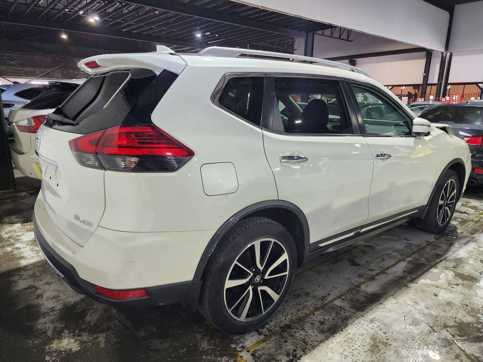 2017 NISSAN ROGUE — 150122 KM — Lot 758564 — Al Quoz - Marhaba Auctions Used Cars - Image 3