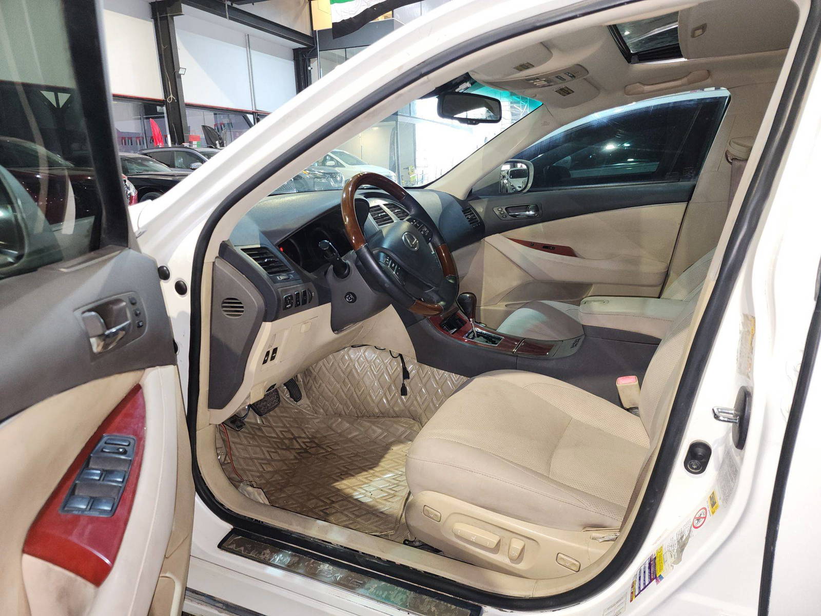 2008 LEXUS ES 350 — 526205 KM — Lot 82235118 — Al Quoz - Marhaba Auctions Used Cars - Image 10