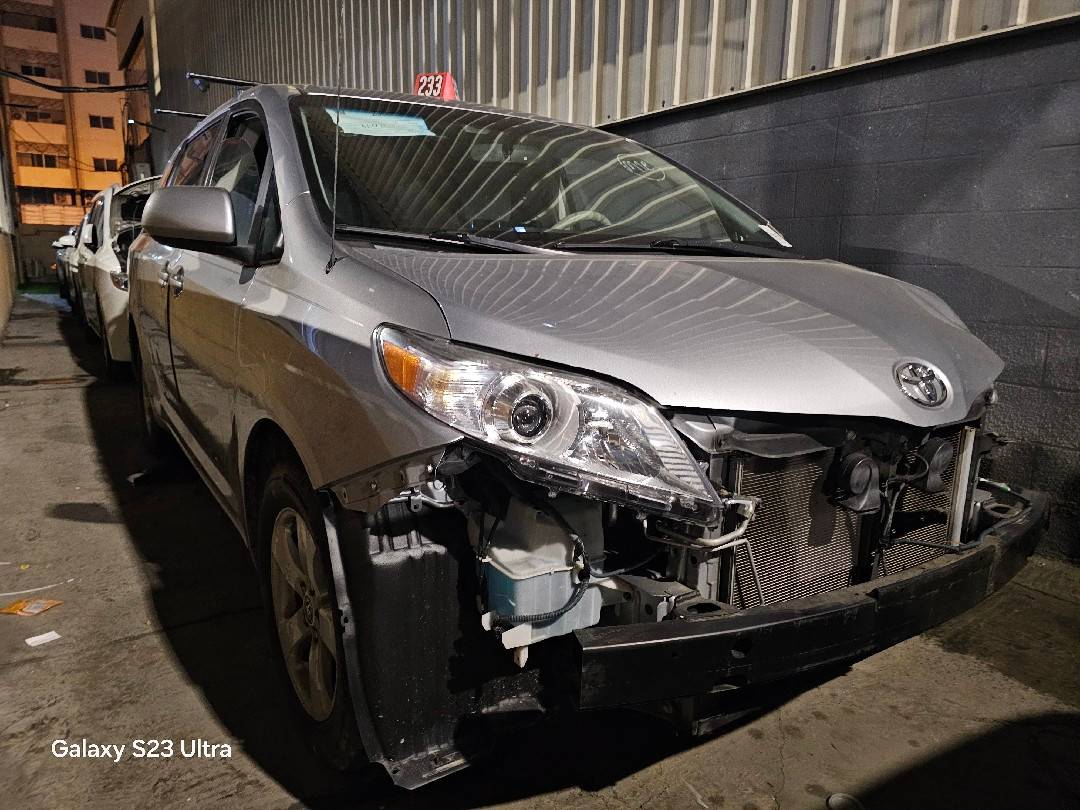 TOYOTA SIENNA