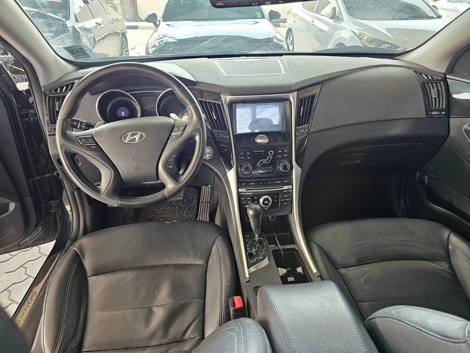 2010 HYUNDAI SONATA — 174903 KM — Lot 019395 — Souq - Marhaba Auctions Used Cars - Image 7