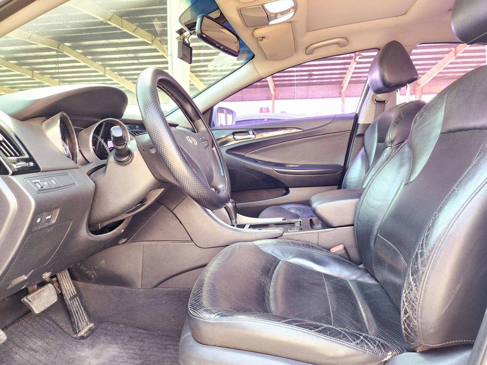 2010 HYUNDAI SONATA — 203790 KM — Lot AA101149 — Souq - Marhaba Auctions Used Cars - Image 9