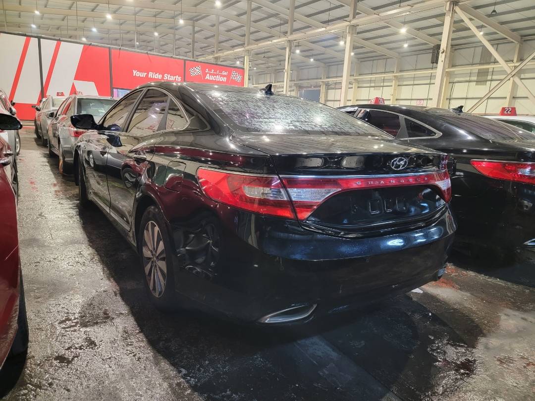 2015 HYUNDAI GRANDEUR — 317748 KM — Lot BFA008130 — Souq - Marhaba Auctions Used Cars - Image 5