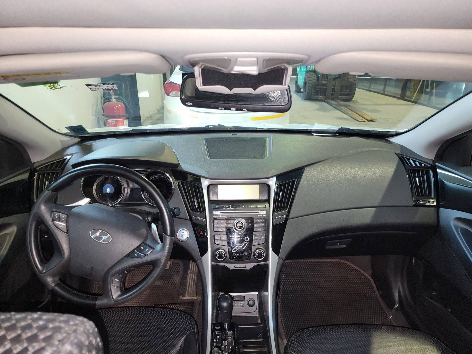 2010 HYUNDAI SONATA — 247081 KM — Lot 065294 — Al Quoz - Marhaba Auctions Used Cars - Image 8