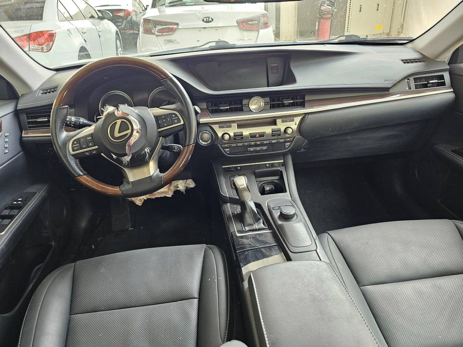2016 LEXUS ES 350 — 177132 KM — Lot 5G2229105 — Souq - Marhaba Auctions Used Cars - Image 7